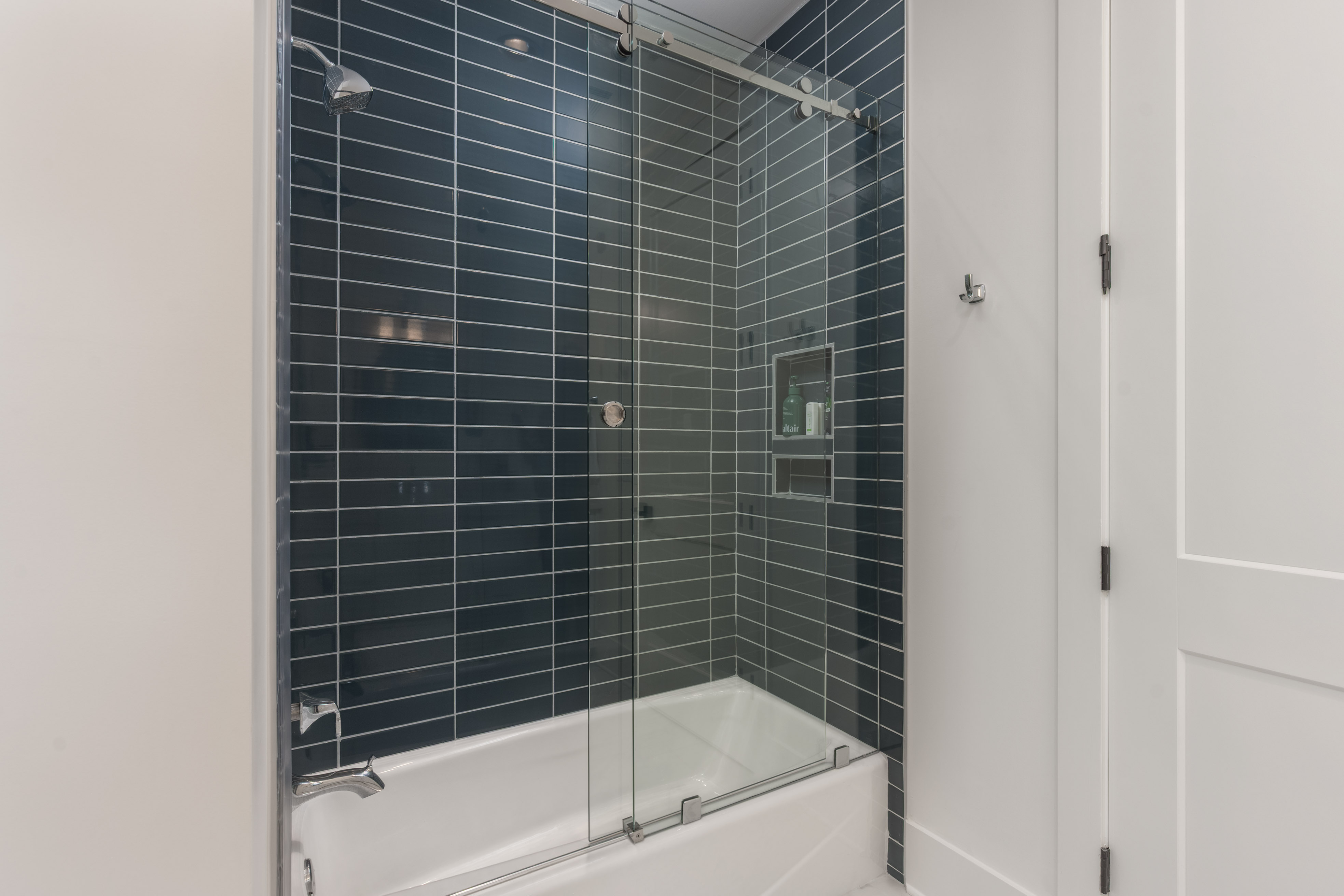 1041 Holt's Ferry image 51